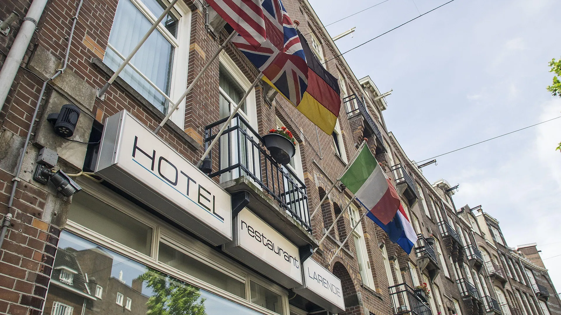 Staying in Fulham: 7 Airport-Linked Hotels Compared