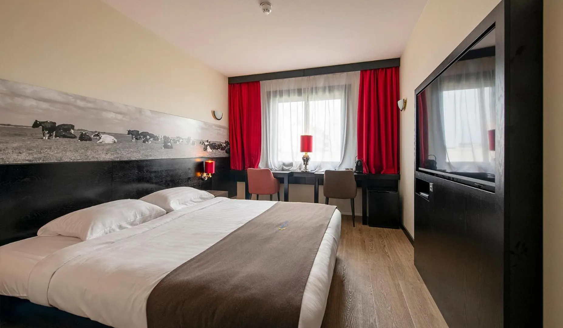Staying Near De Uithof: 15 Central Hotels Compared