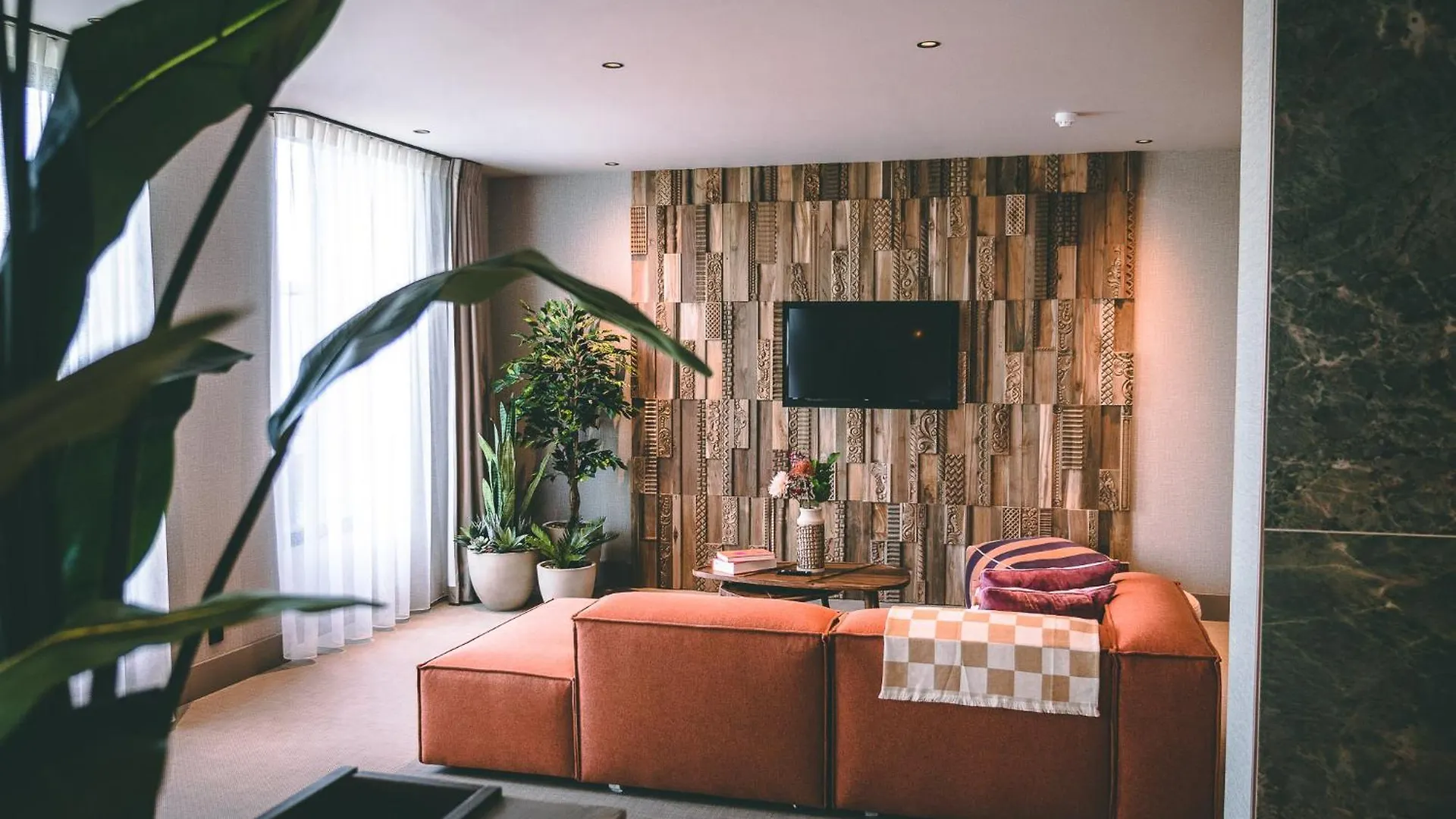 4 Smart Central Hotels Near Bolenstein Worth Booking