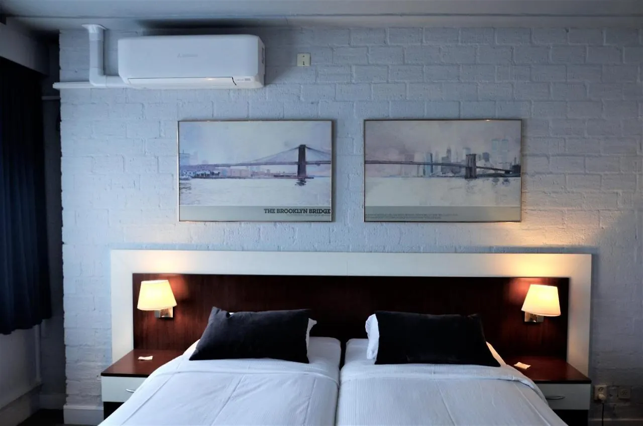 4 Central Hotels Near Sint Stevenskerk Worth Booking