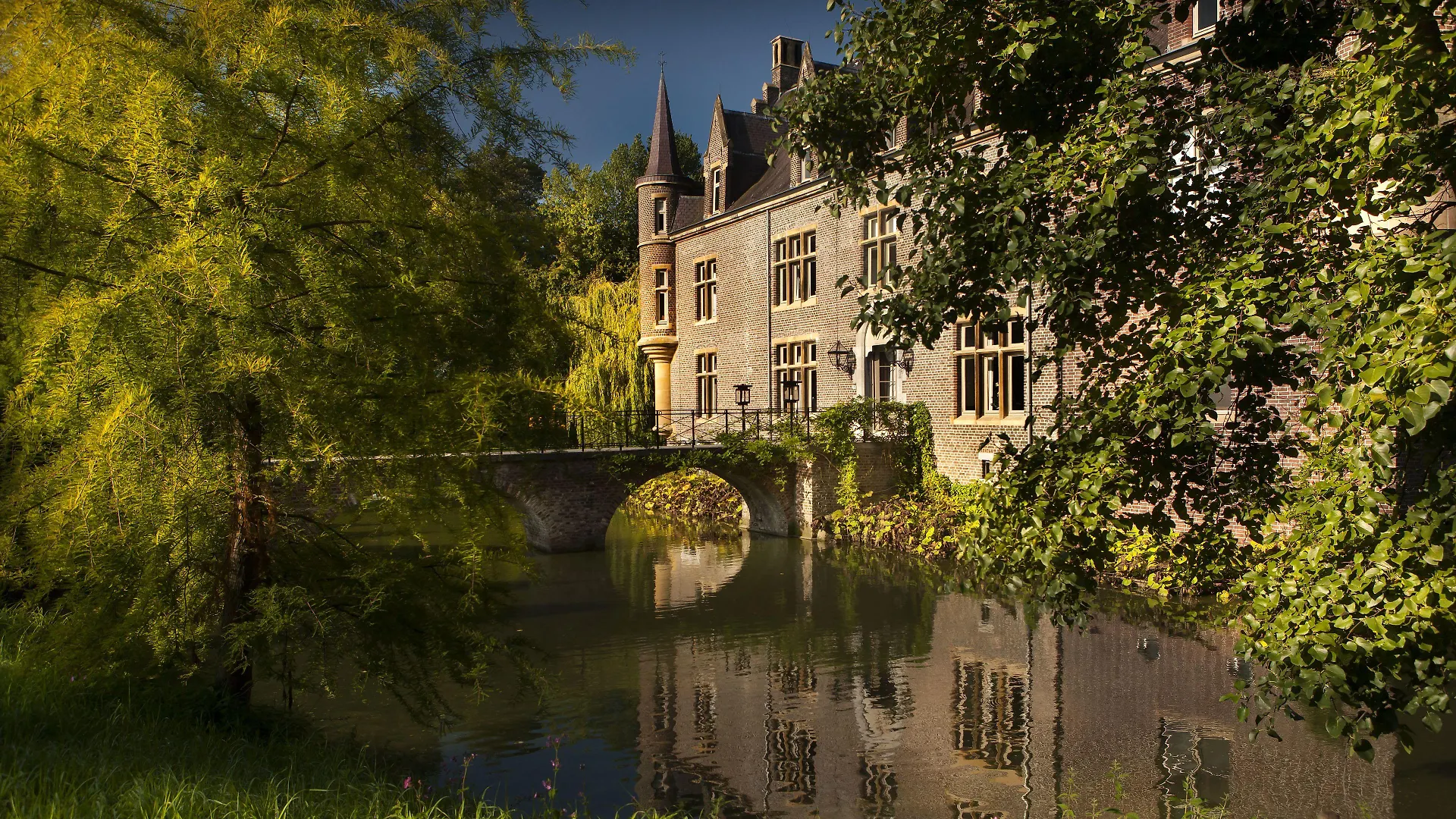 2 Castle Hotels Near Zuid-Limburgse Stoomtrein Maatschappij