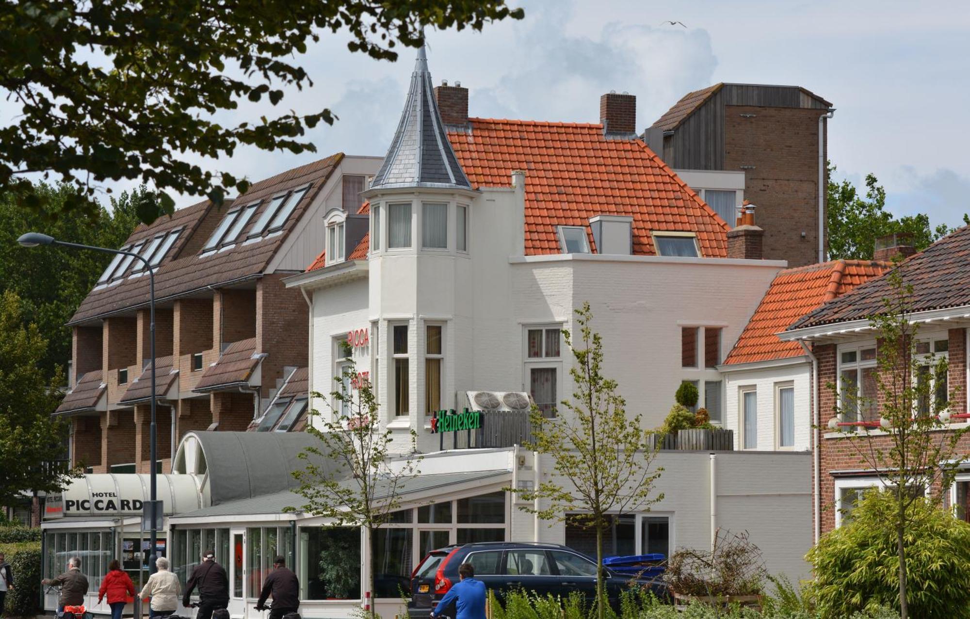 8 Central Hotels Near Abdijtoren de Lange Jan for Zeeland Explorers