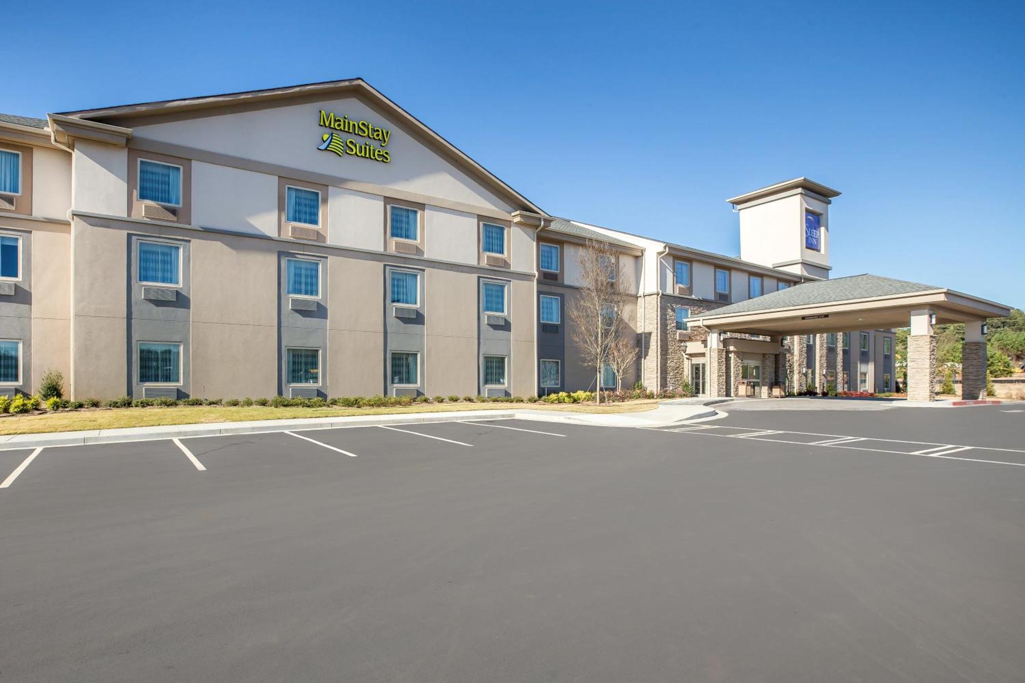 Staying in Atlanta Metro: 15 Family Hotels Compared